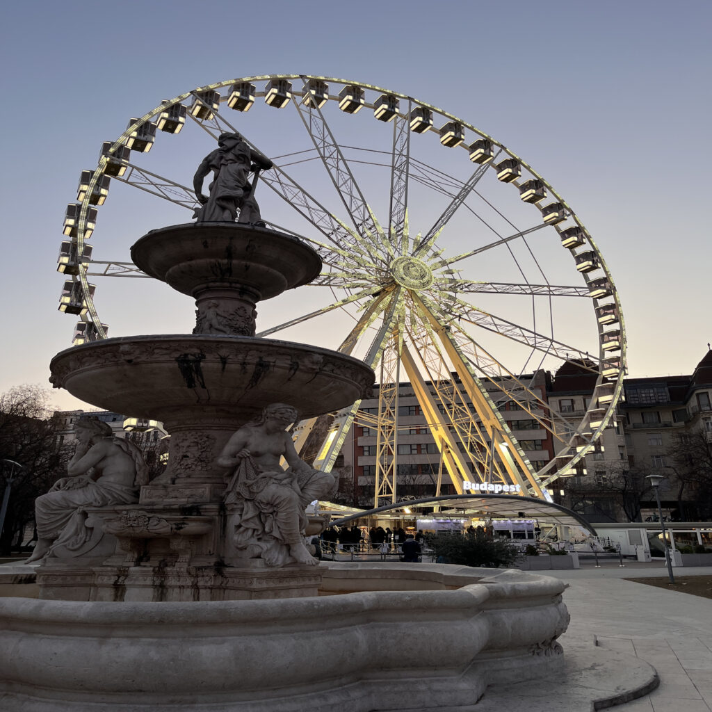 Diabelski młyn Budapest Eye na placu Erzsébet w centrum Budapesztu