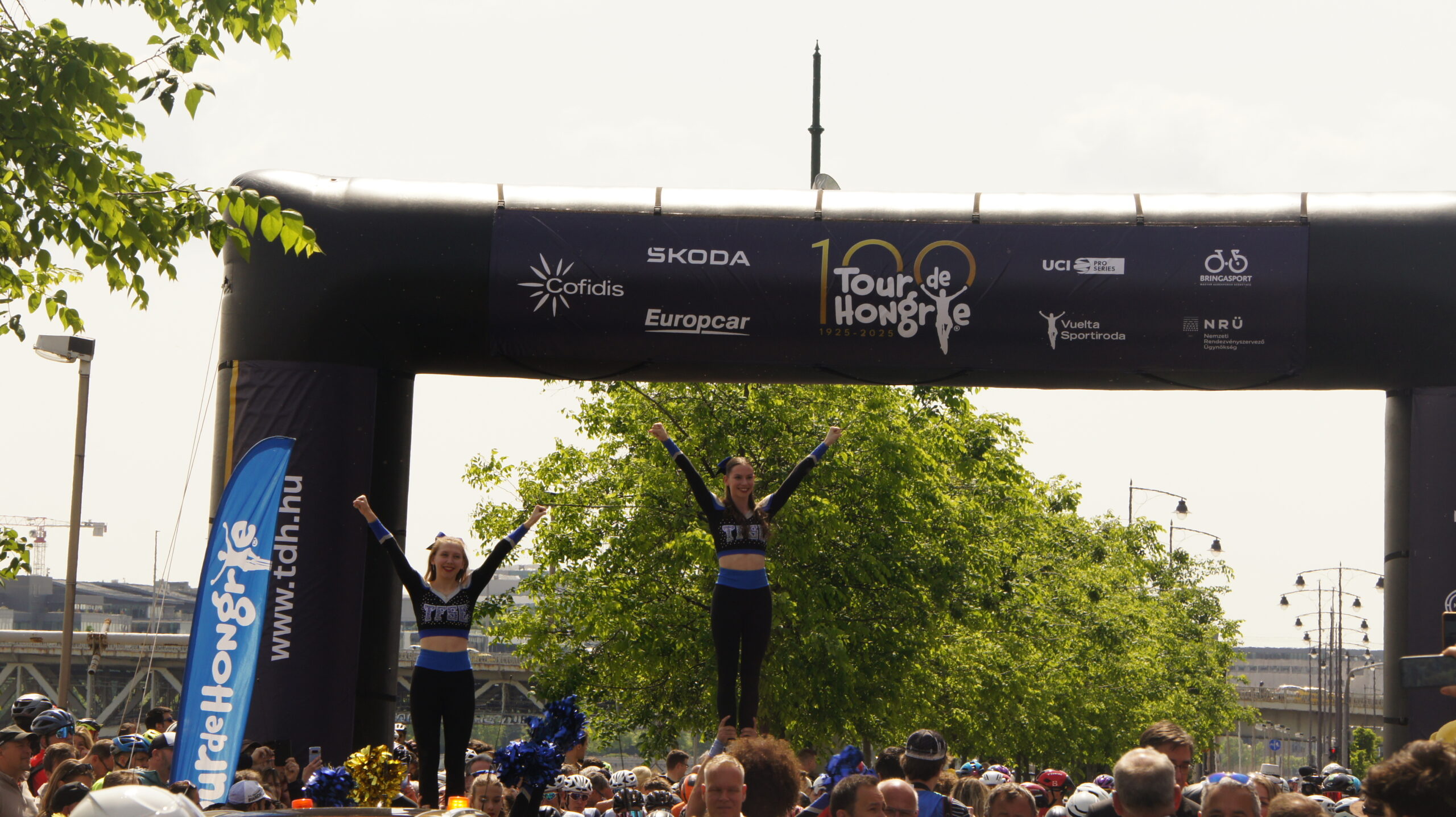 Tour de Hongrie Start przed Politechnika w Budapeszcie