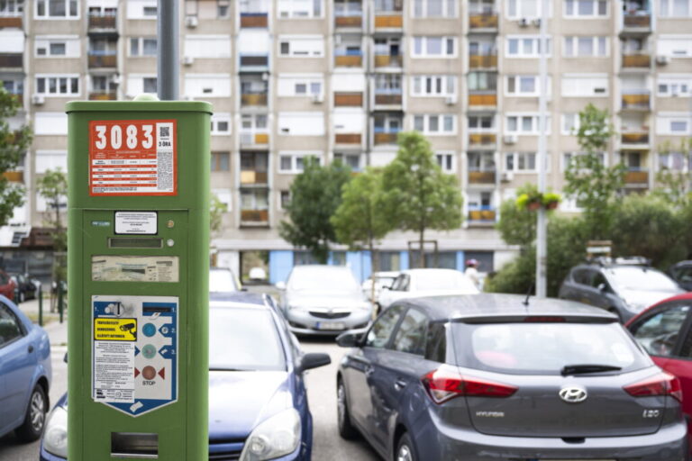 Megszüntetik a parkolóautomatákat Budapesten